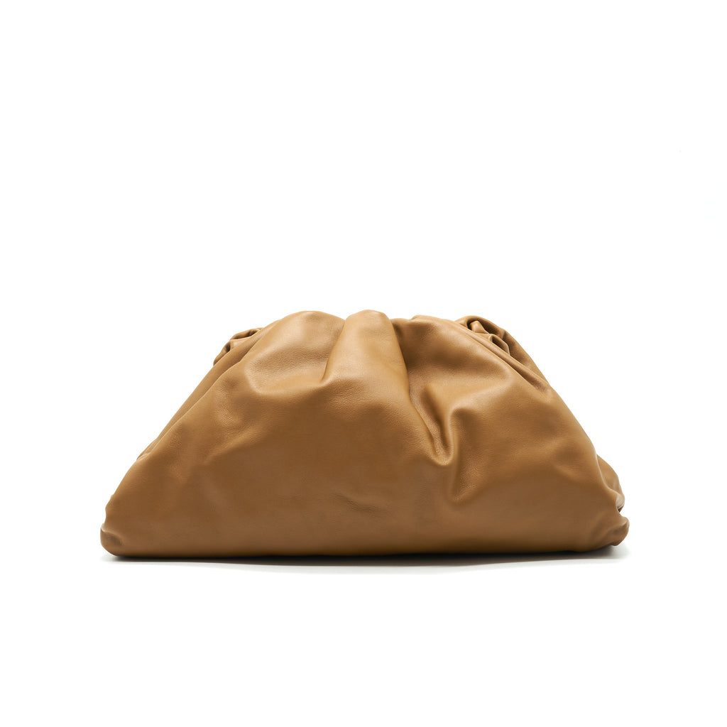 cottega-veneta-the-pouch-cammello