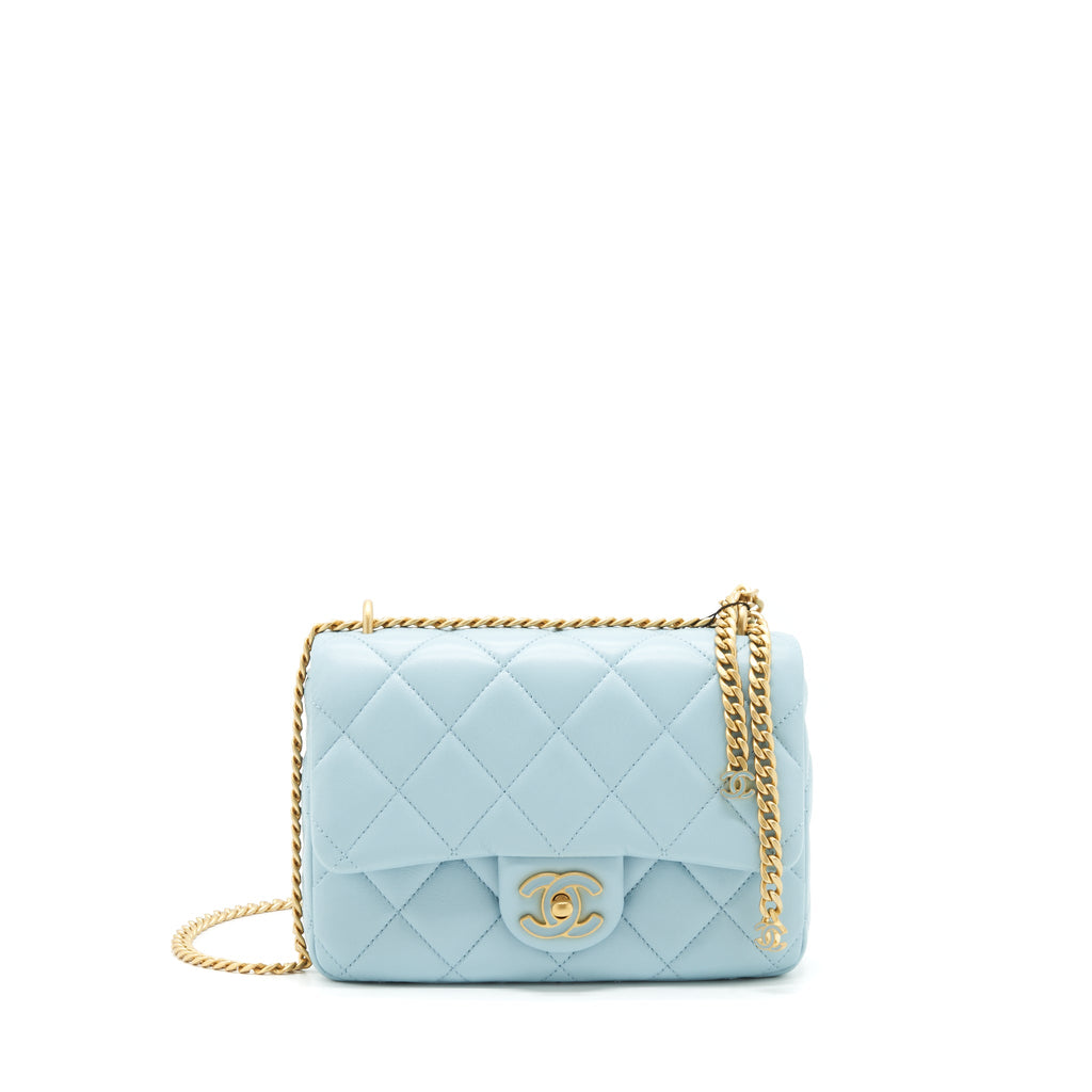 chanel-22p-enemal-small-flap-bag-lambskin-light-blue-gold-blue-hardware