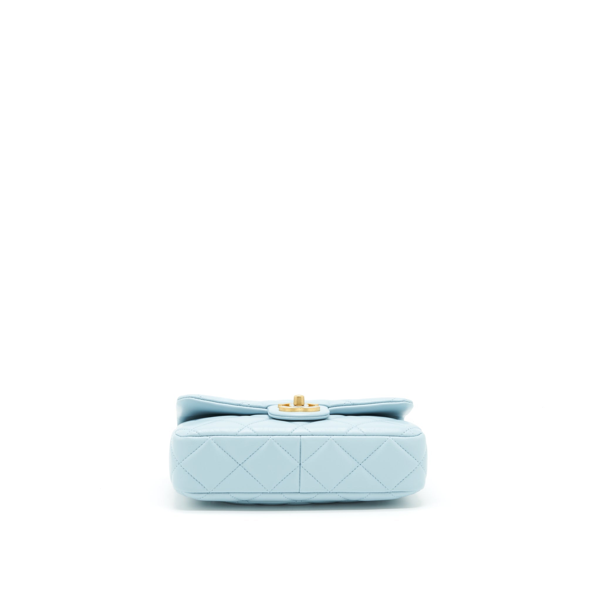 chanel-22p-enemal-small-flap-bag-lambskin-light-blue-gold-blue-hardware