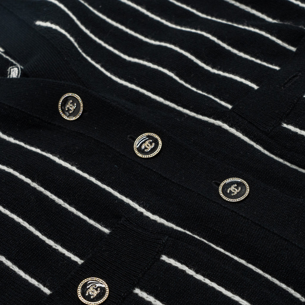 chanel-size-36-23p-cashmere-sweater-black-white