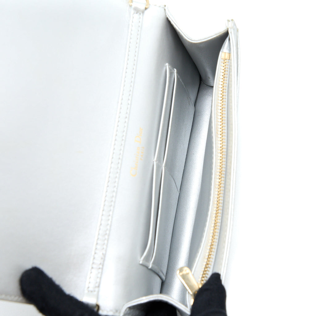 dior-diorama-wallet-on-chain-calfskin-silver-lghw