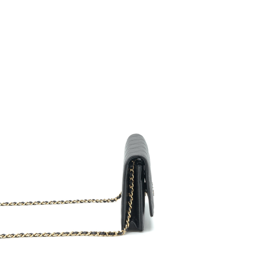 chanel-22s-detail-cc-logo-wallet-on-chain-caviar-black-lghw-microchip