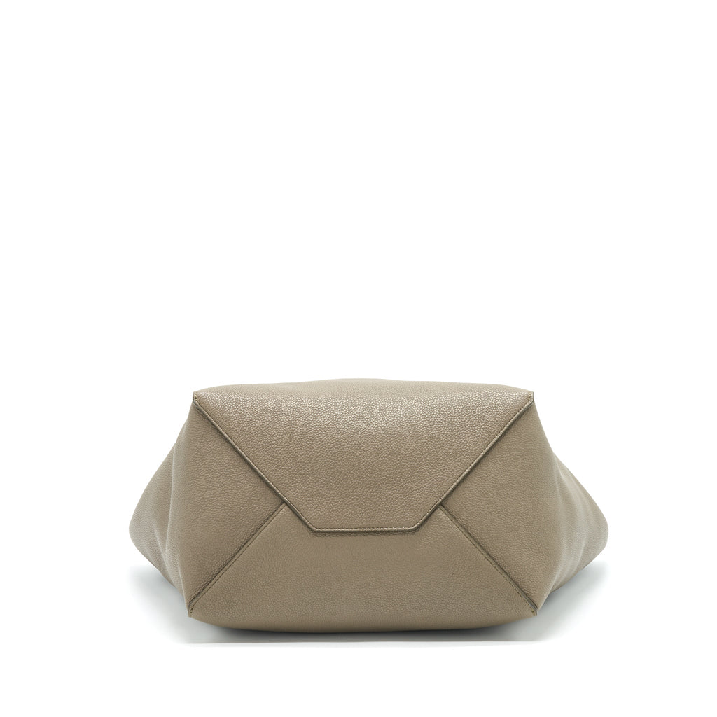 small-cabas-phantom-in-soft-grained-calfskin-grey-1