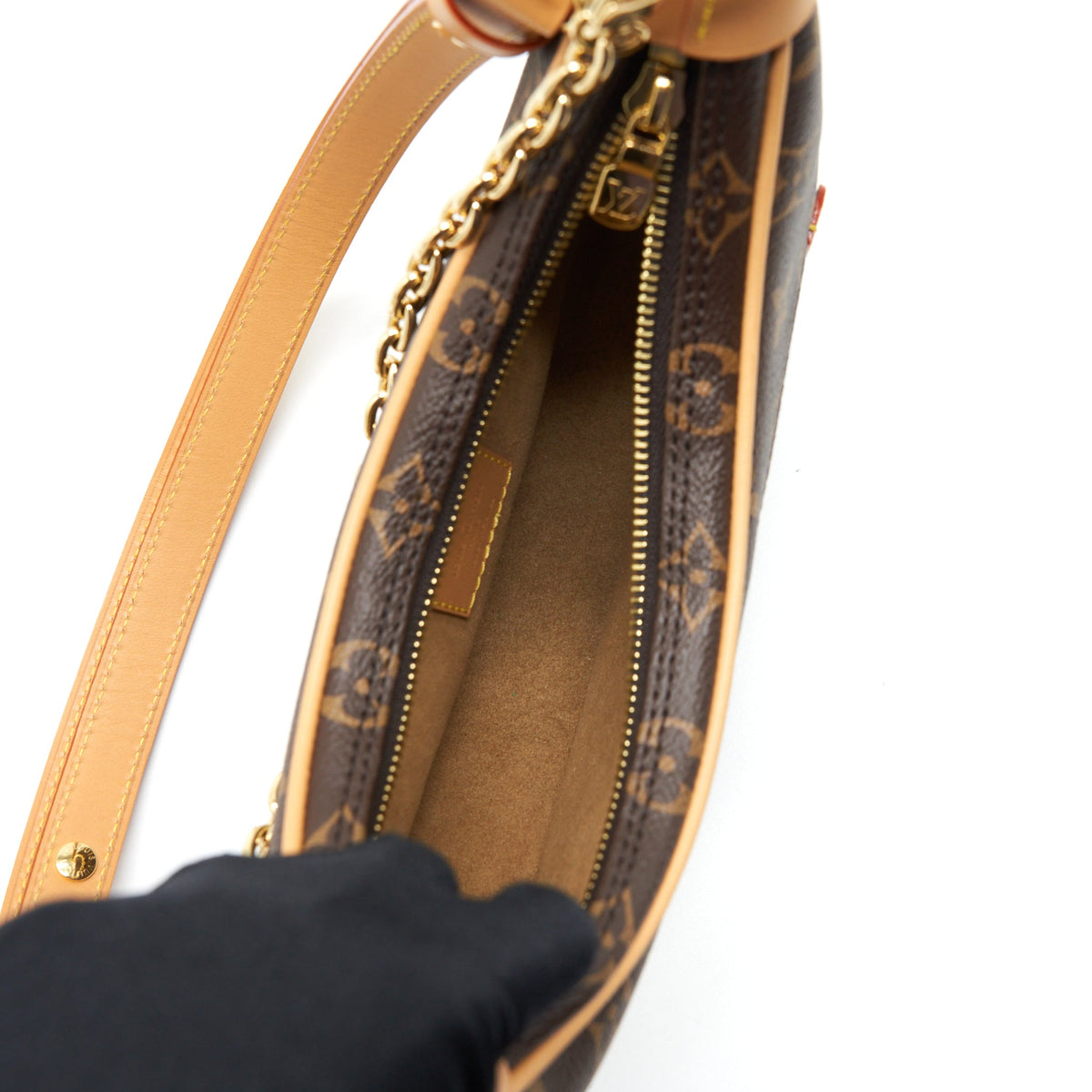louis-vuitton-loop-bag-monogram-canvas-ghw