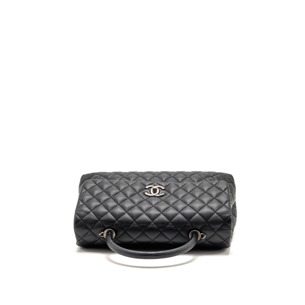 chanel-large-coco-handle-flap-bag-lizard-embossed-handle-caviar-black-ruthenium-hardware