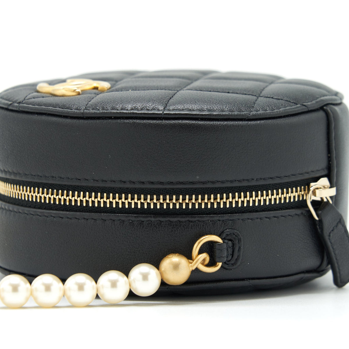 chanel-pearl-round-clutch-with-chain-calfskin-black-ghw