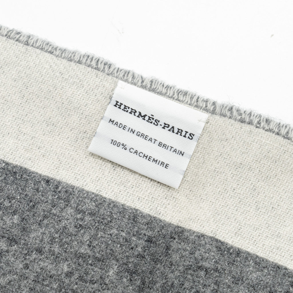hermes-casaque-love-story-muffler-cashmere-gris-clair-ivoire-1