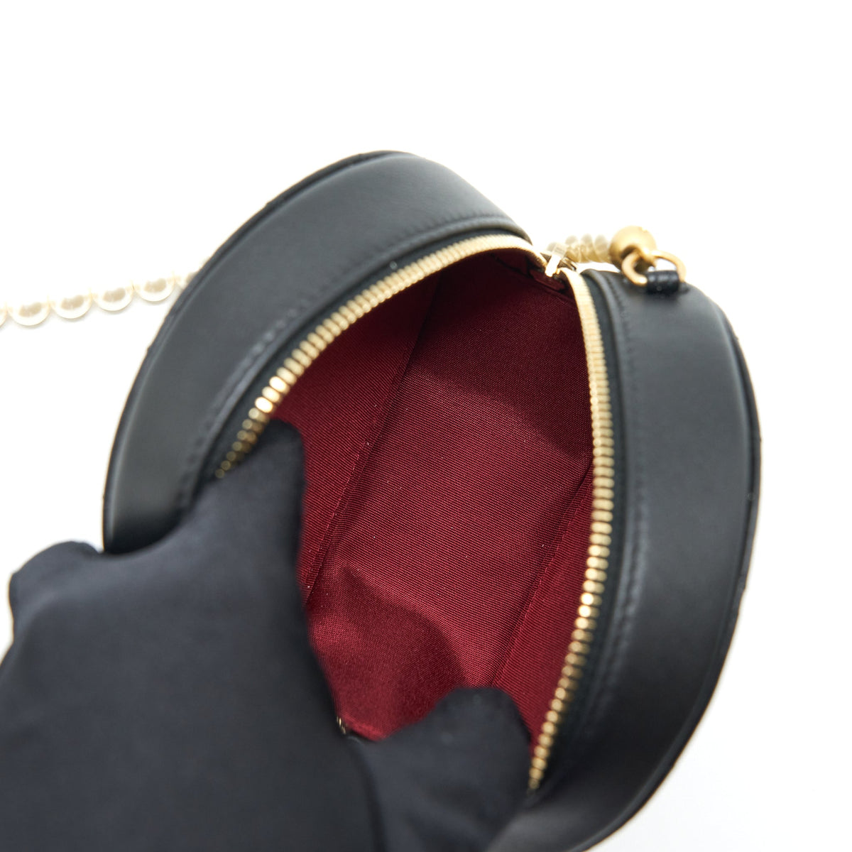 chanel-pearl-round-clutch-with-chain-calfskin-black-ghw