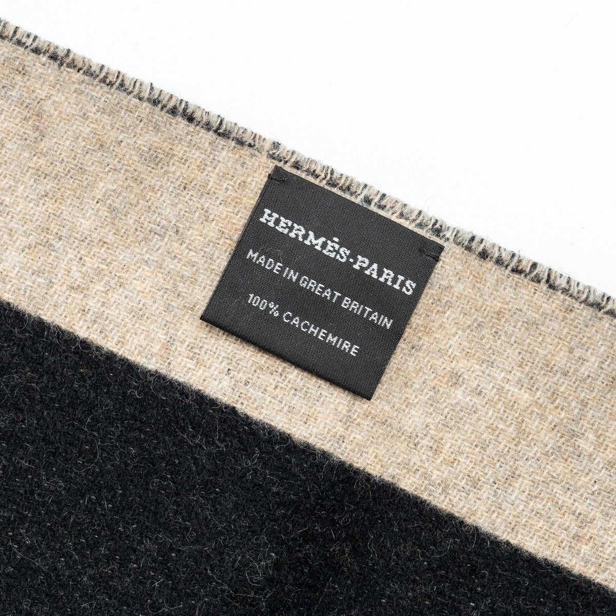 hermes-casaque-love-story-muffler-cashmere-noir-beige-chine