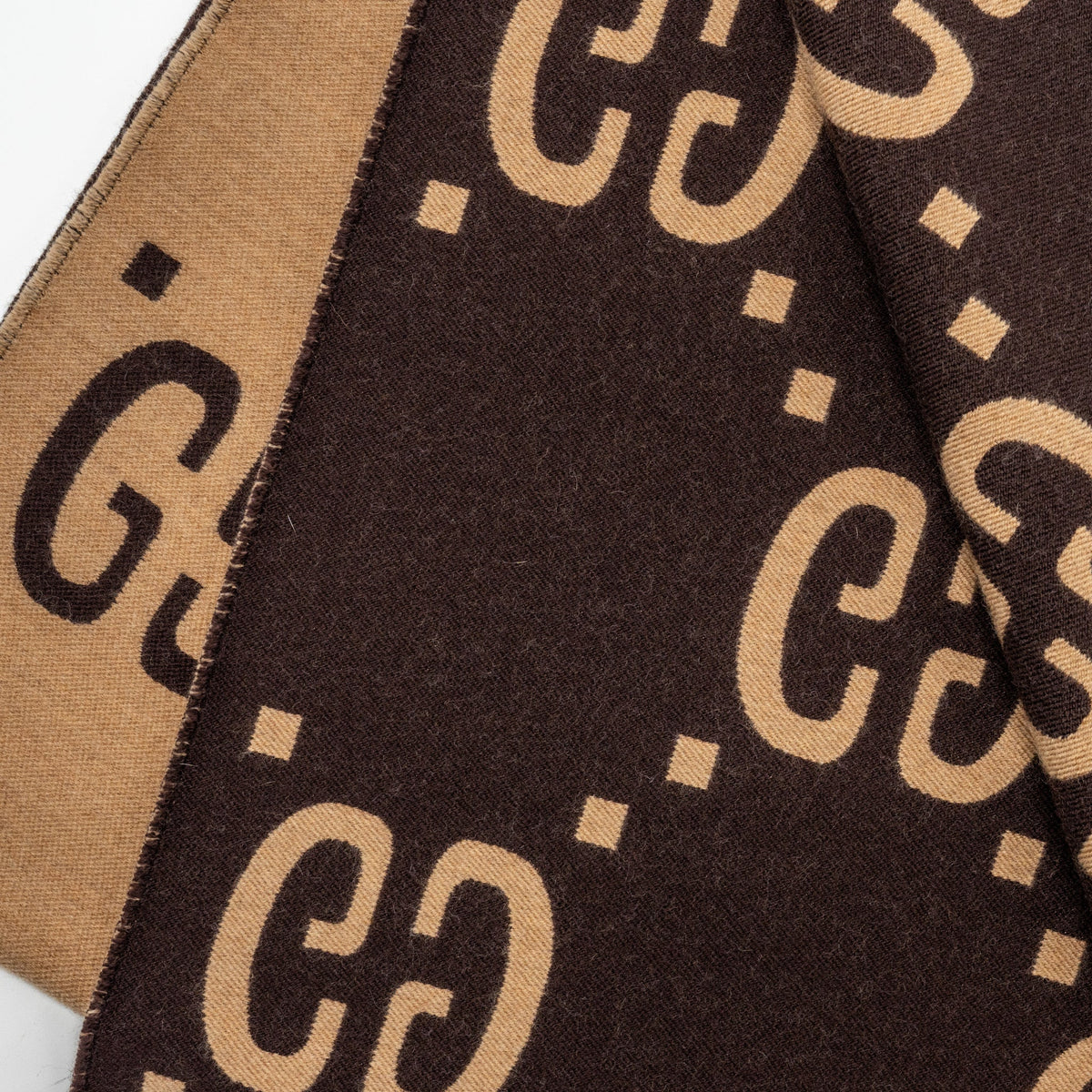 gucci-wool-silk-gg-jacquard-scarf