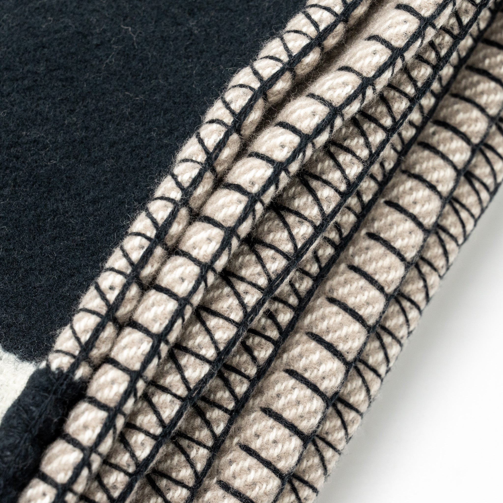 hermes-avalon-throw-blanket-wool-black-multicolour