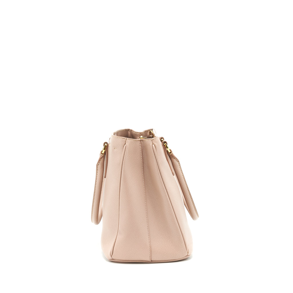 prada-saffiano-tote-bag-beige-ghw