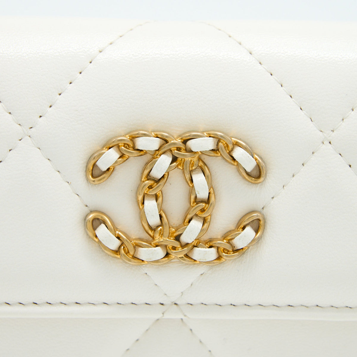 chanel-19-coin-purse-with-chain-goatskin-white-multicolour-hardware