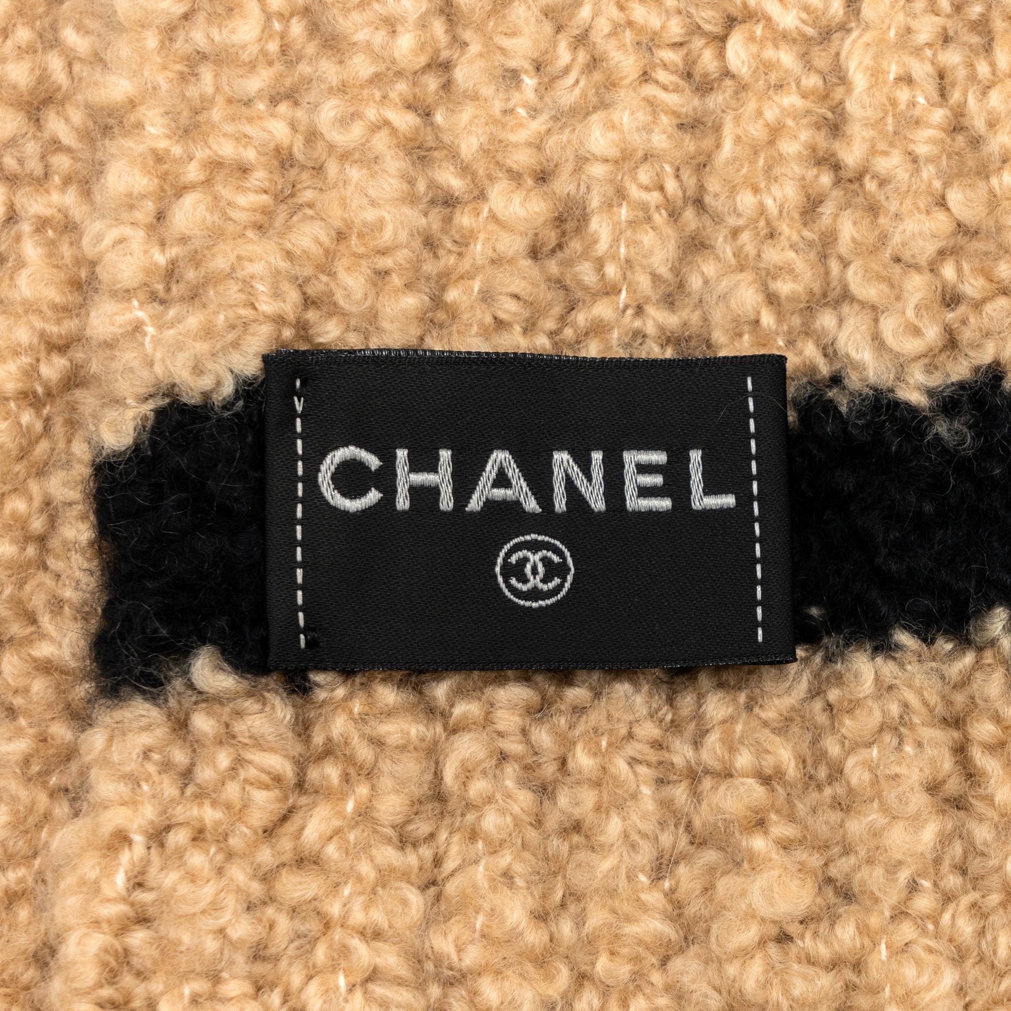 chanel-cashmere-and-sold-logo-scarf-beige-black