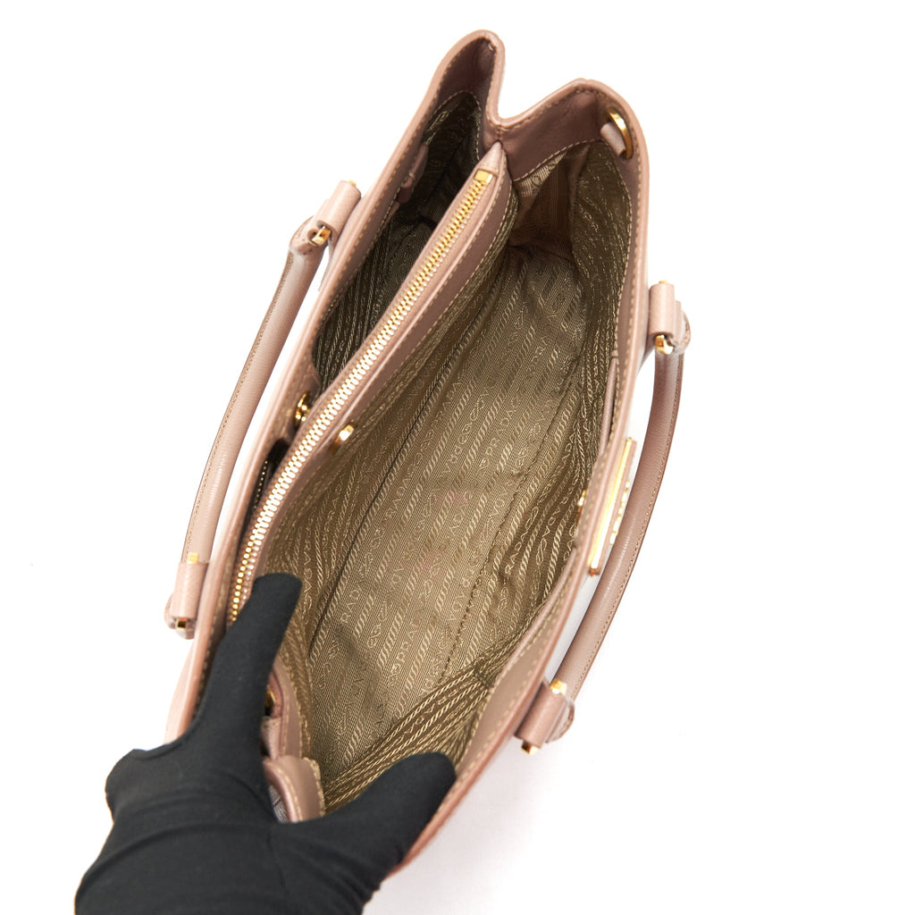 prada-saffiano-tote-bag-beige-ghw