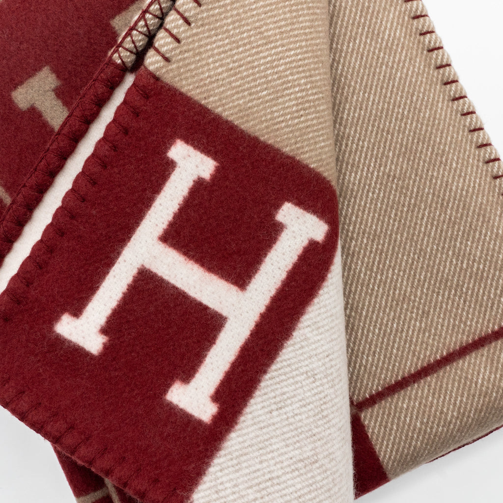 hermes-avalon-iii-throw-blanket-ecru-rouge-h