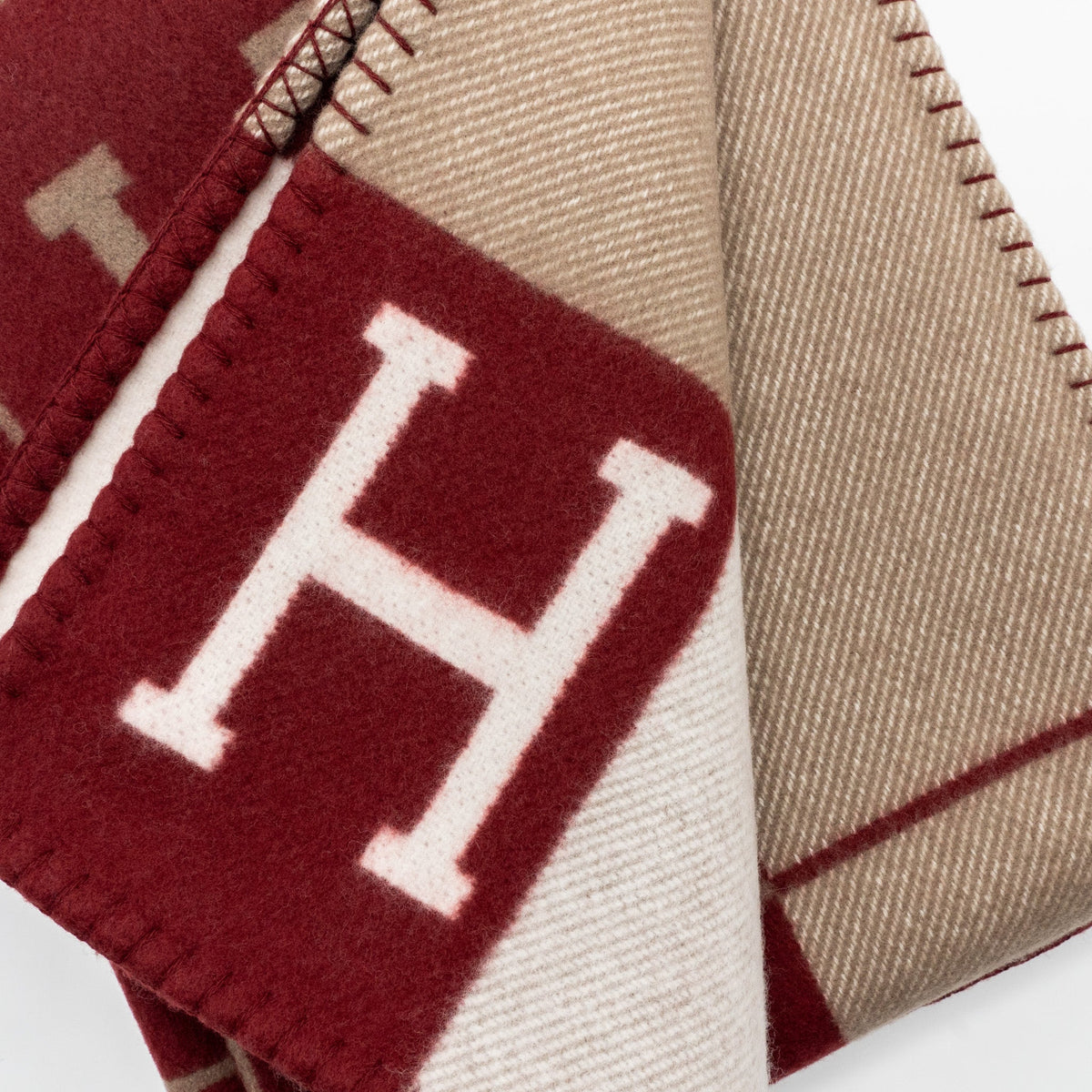 hermes-avalon-iii-throw-blanket-ecru-rouge-h
