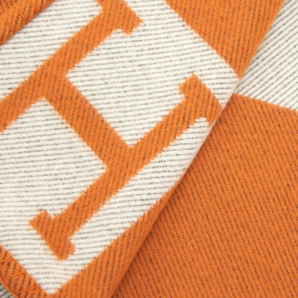 hermes-avalon-throw-blanket-ecru-potiron