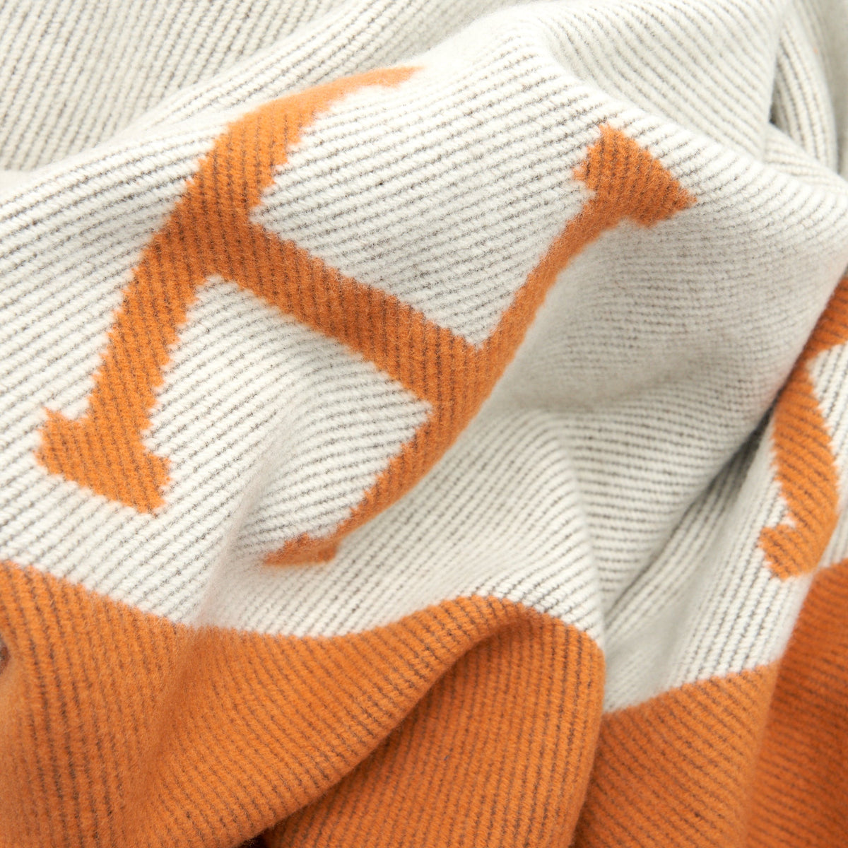 hermes-avalon-throw-blanket-ecru-potiron