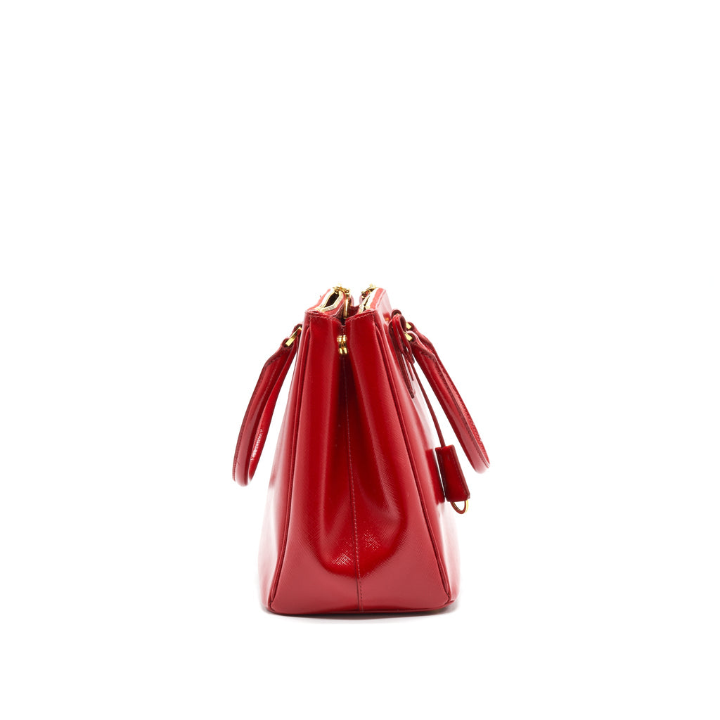 prada-saffiano-leather-medium-in-red-ghw