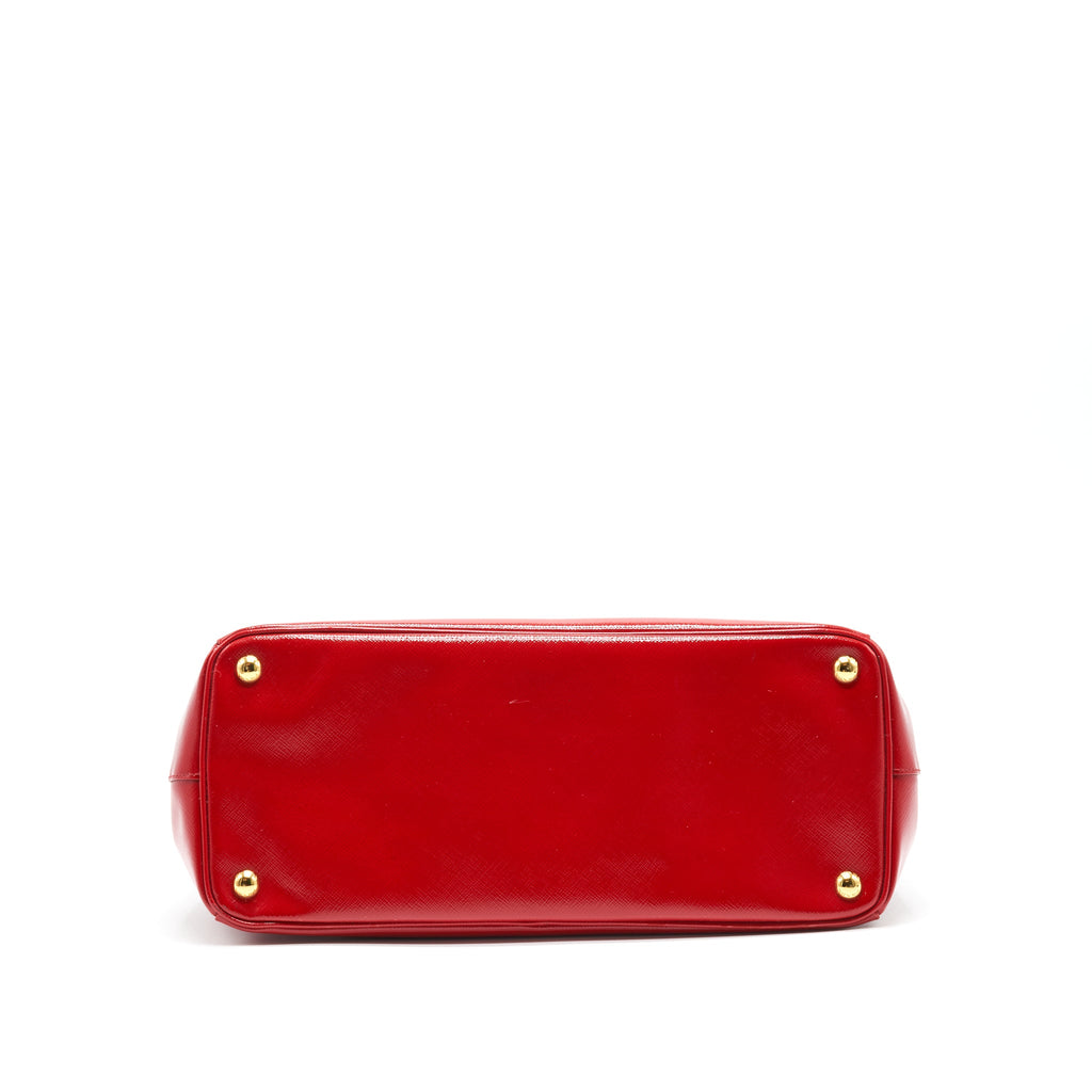 prada-saffiano-leather-medium-in-red-ghw