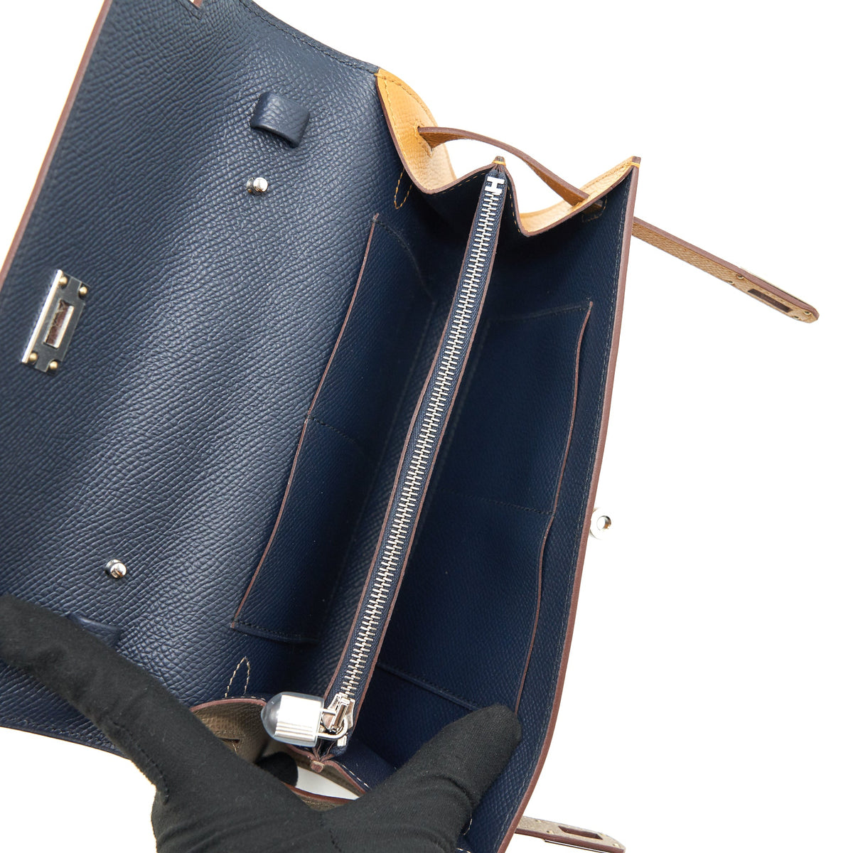 hermes-classic-kelly-to-go-etoupe-sesame-blue-indigo-shw-stamp