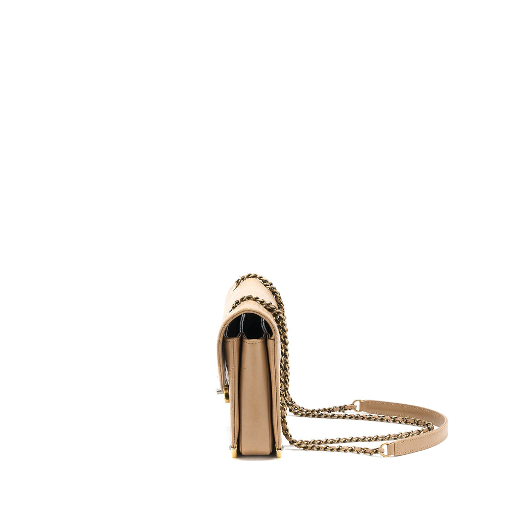 chanel-messenger-flap-bag-lambskin-beige-ghw