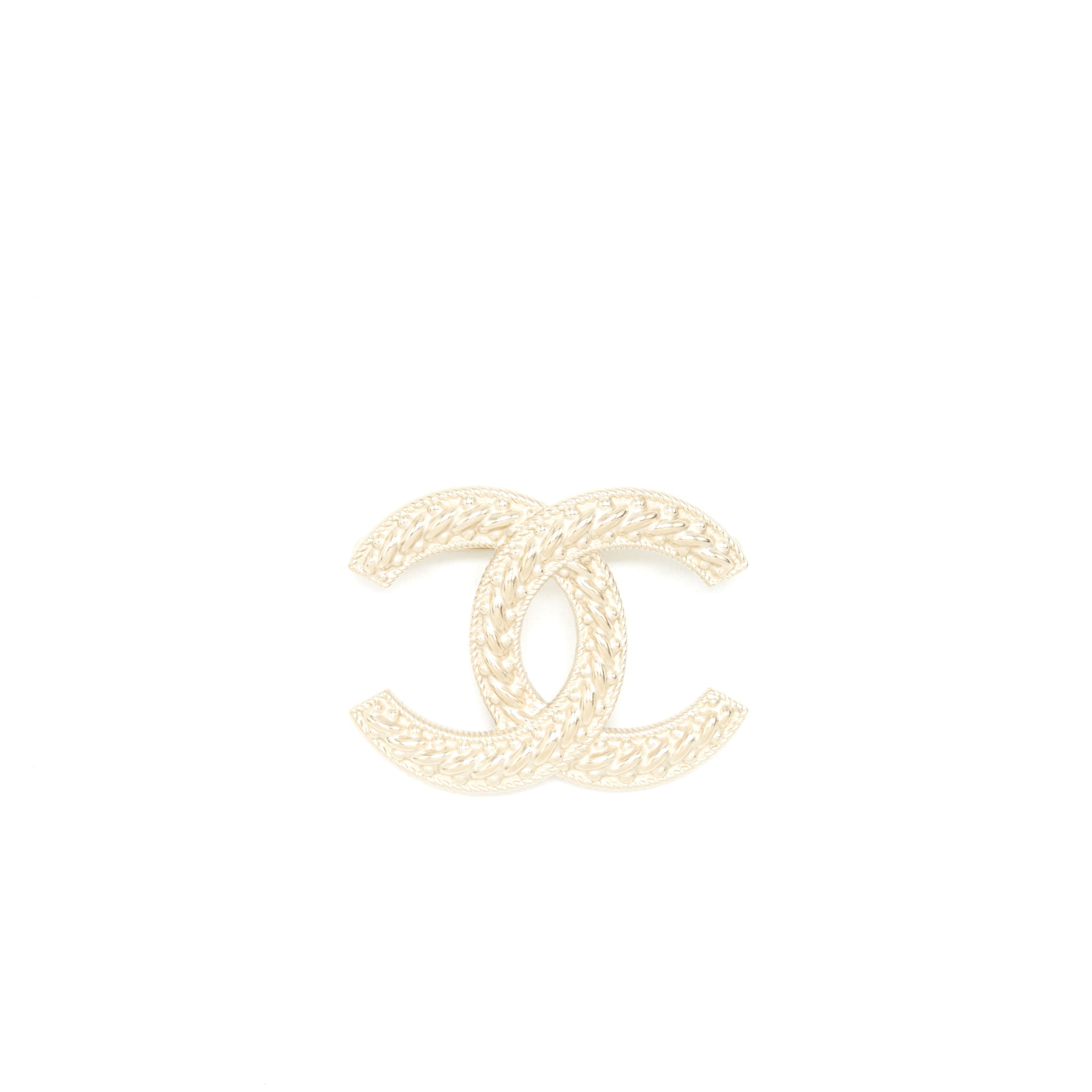 chanel-detailed-cc-logo-brooch-brushed-silver-tone