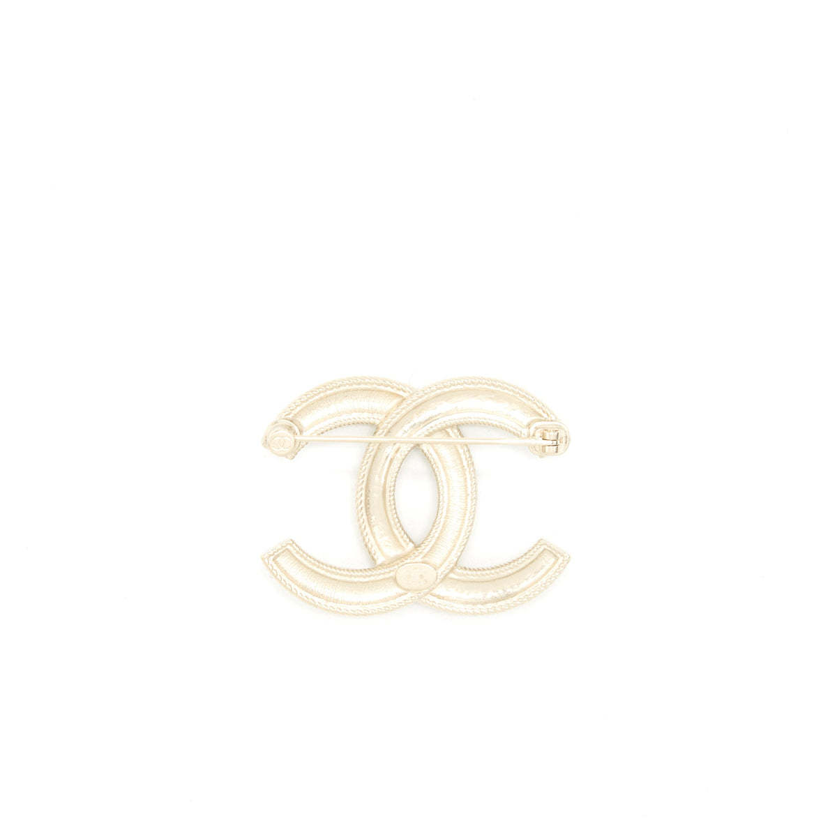 chanel-detailed-cc-logo-brooch-brushed-silver-tone