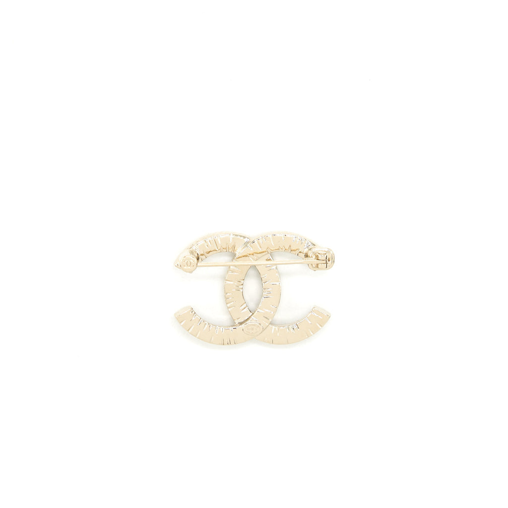 chanel-small-cc-logo-brooch-light-gold-tone-1
