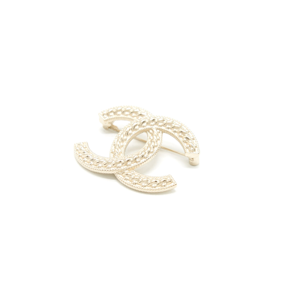 chanel-detailed-cc-logo-brooch-brushed-silver-tone