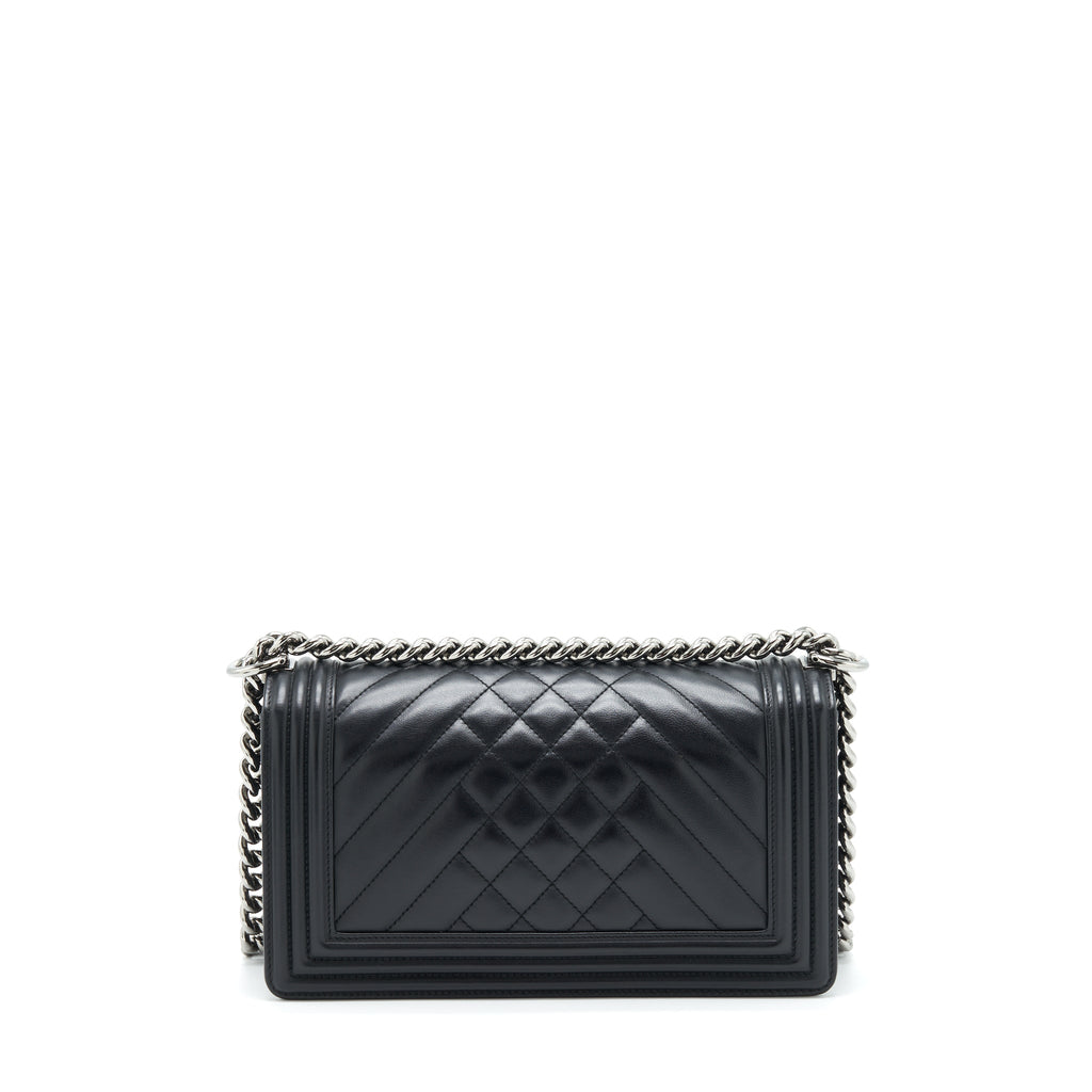 chanel-medium-boy-bag-quilted-and-chevron-calfskin-black-shw