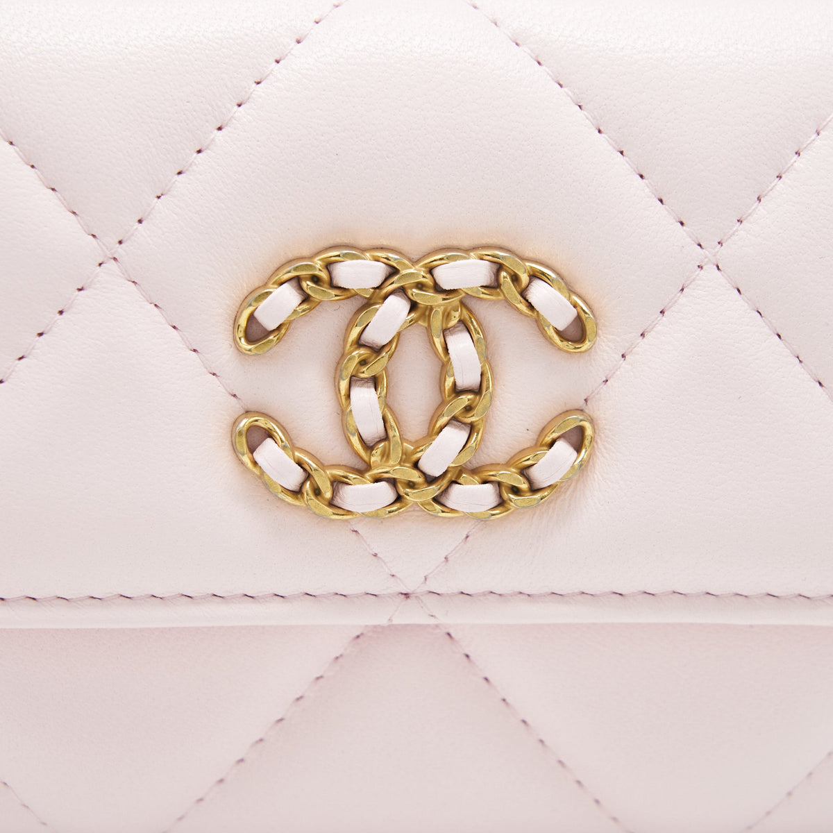 chanel-19-flap-cardholder-lambskin-light-pink-ghw