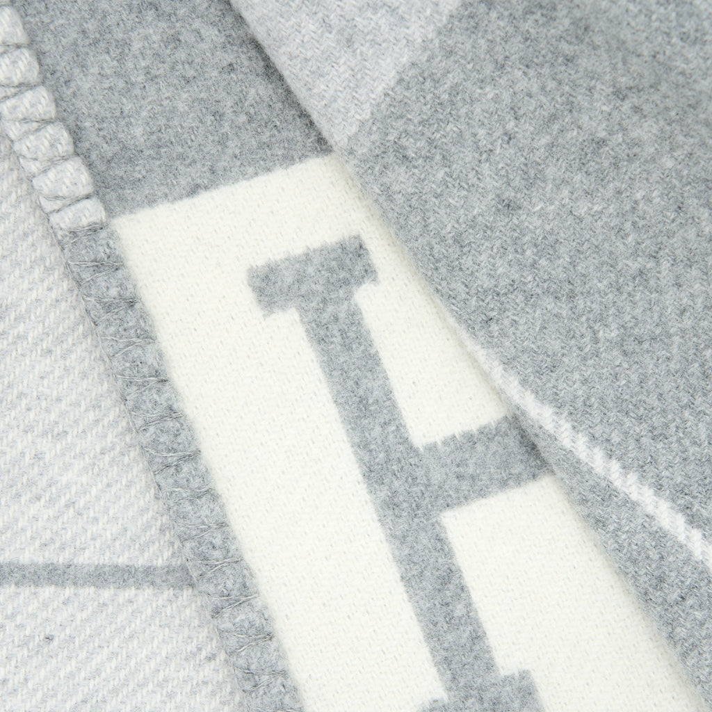 hermes-avalon-throw-blanket-ecru-gris-clair-1