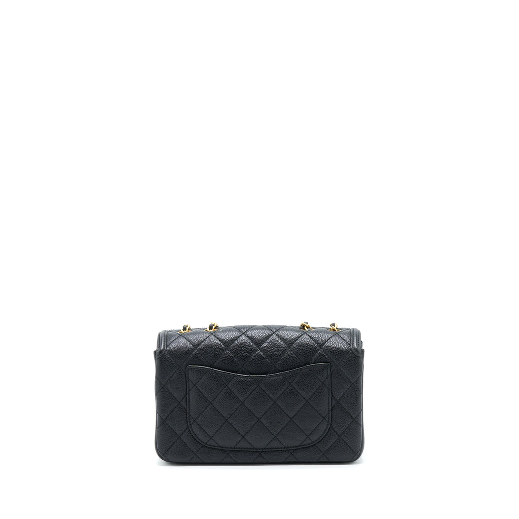 chanel-filigree-flap-bag-caviar-black-ghw