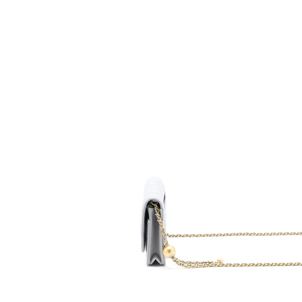 chanel-pearl-crush-wallet-on-chain-light-grey-ghw-microchip