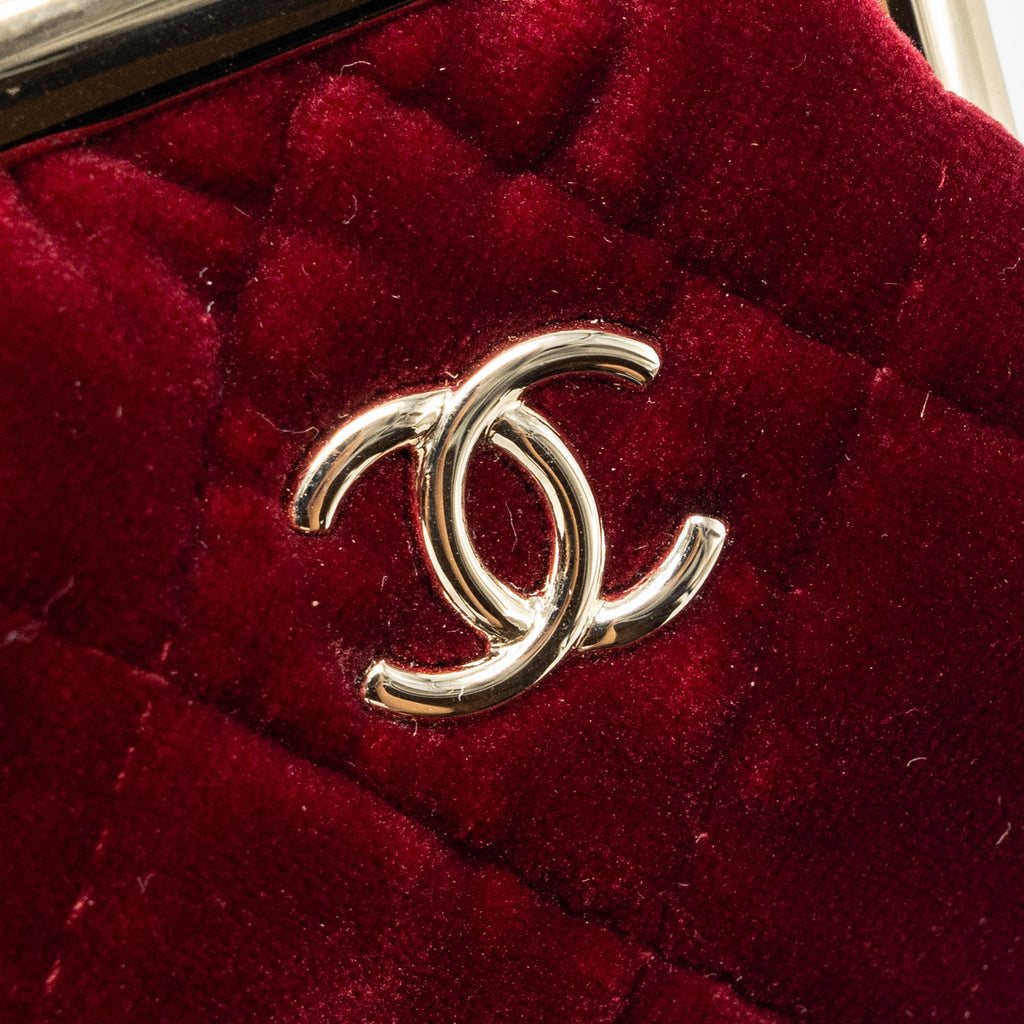 chanel-22b-mini-clutch-velvet-red-ghw-microchip