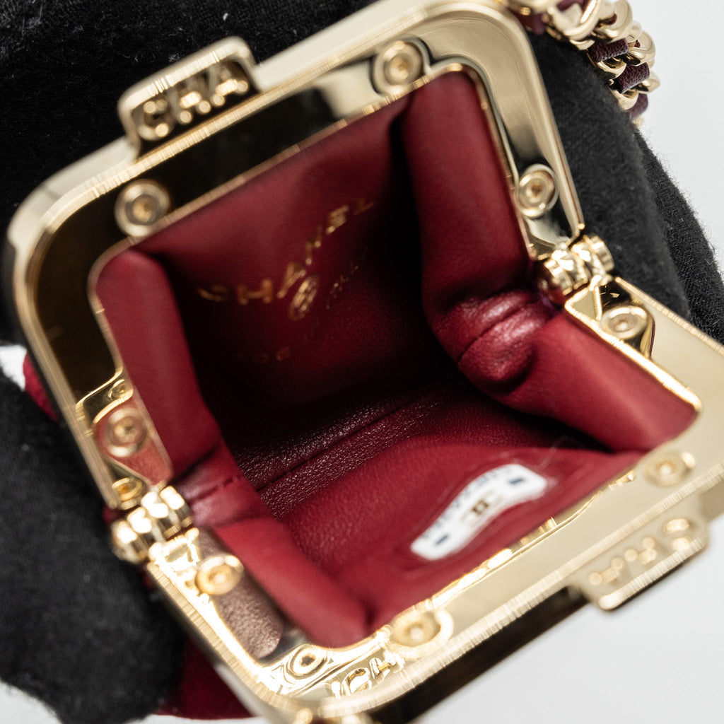chanel-22b-mini-clutch-velvet-red-ghw-microchip