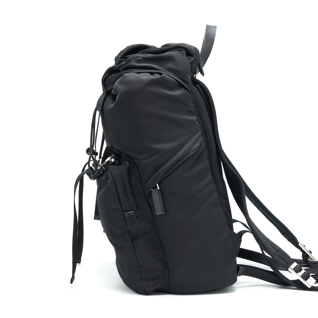 prada-nylon-backpack-xl
