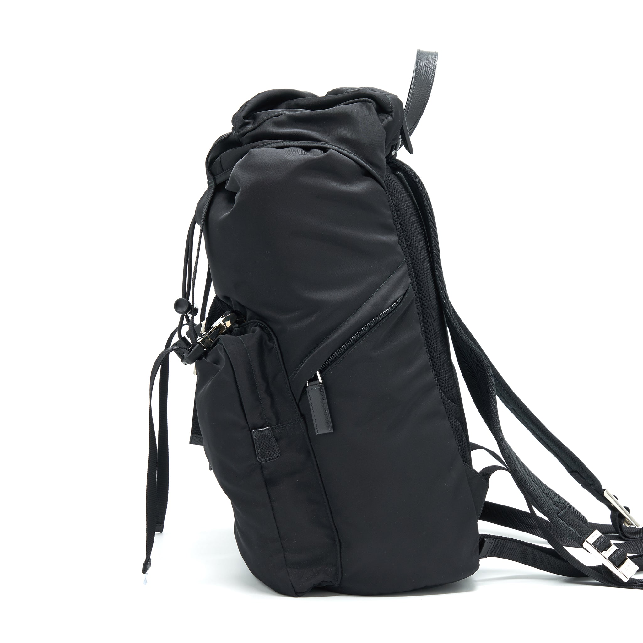 prada-nylon-backpack-xl