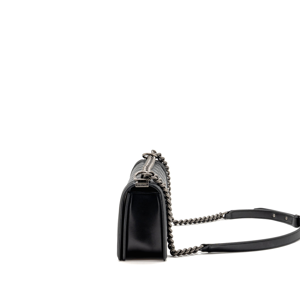 chanel-medium-boy-bag-lambskin-black-ruthenium-shw-3