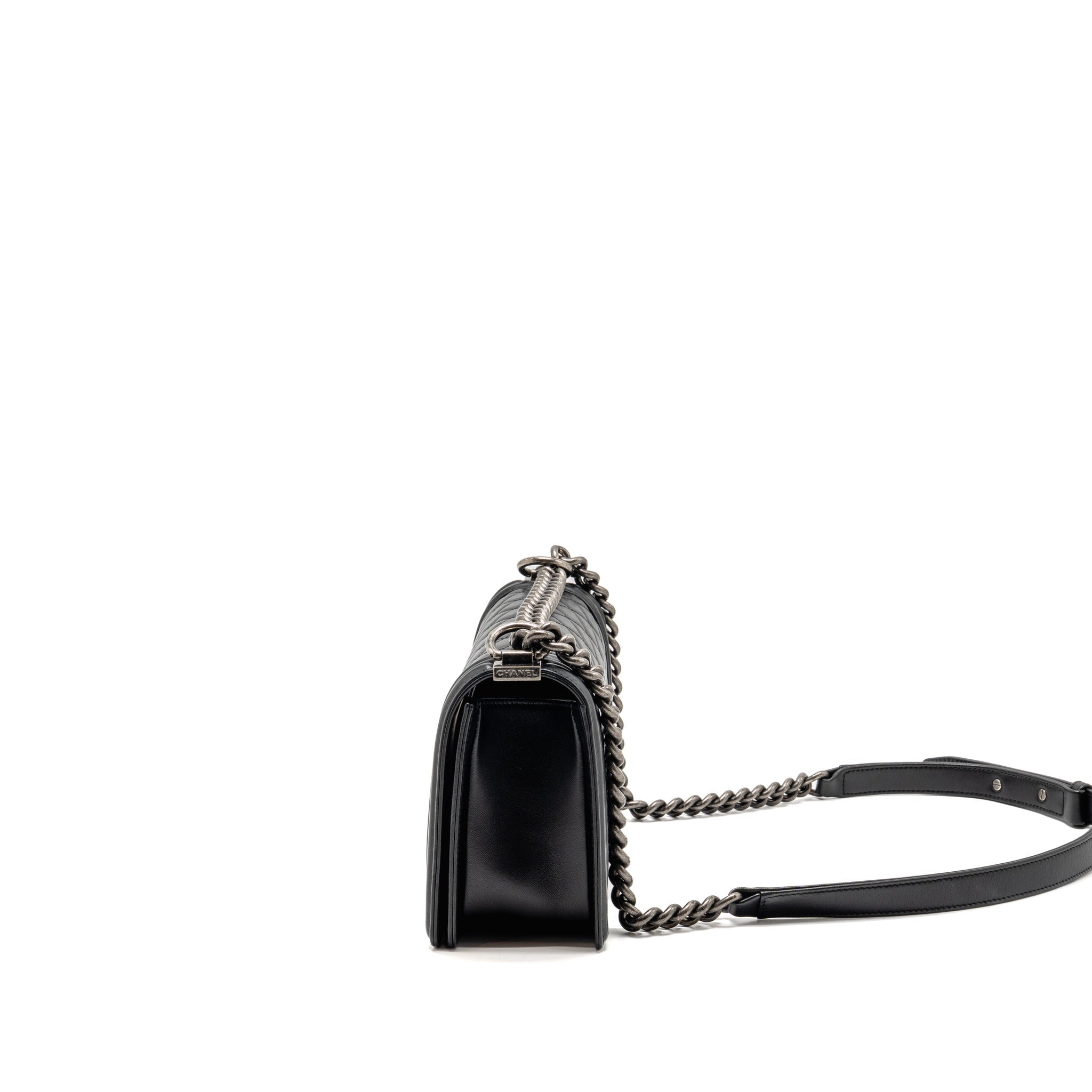 chanel-medium-boy-bag-lambskin-black-ruthenium-shw-3