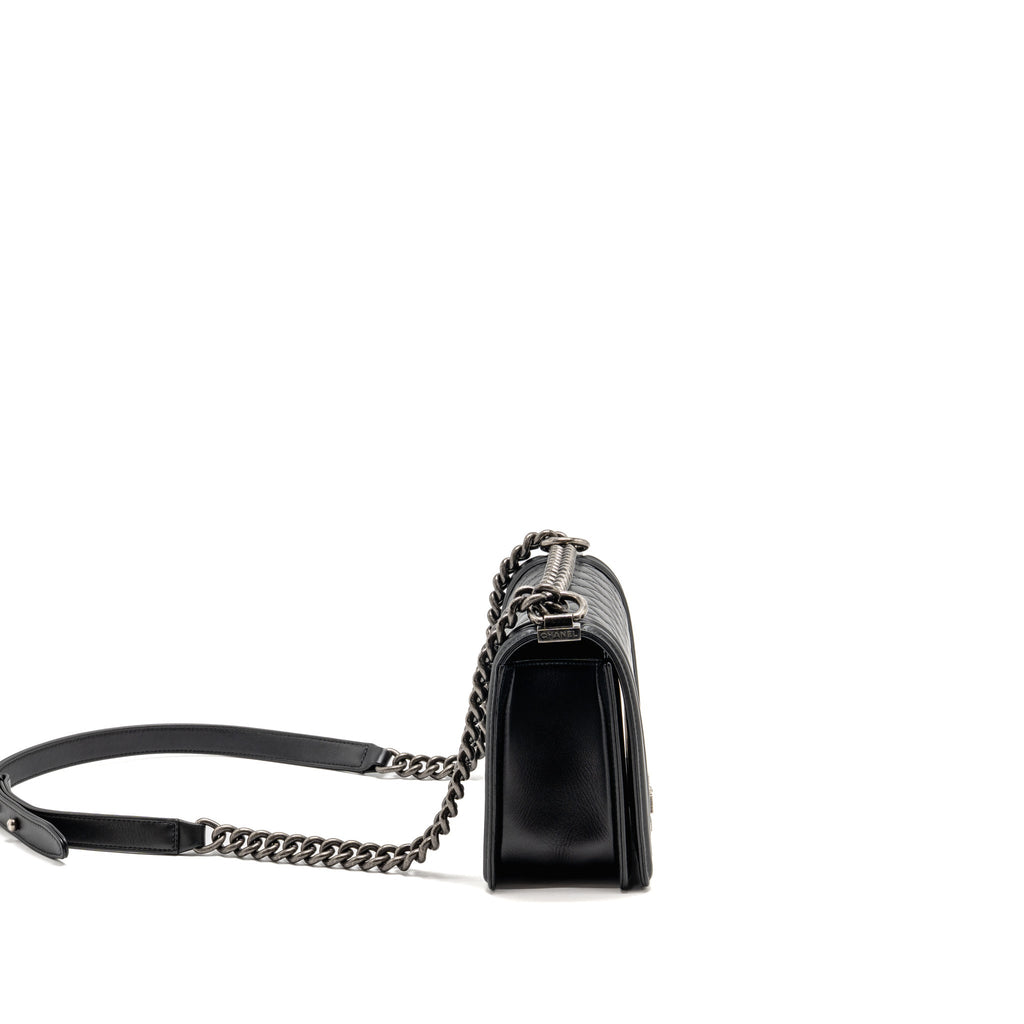 chanel-medium-boy-bag-lambskin-black-ruthenium-shw-3