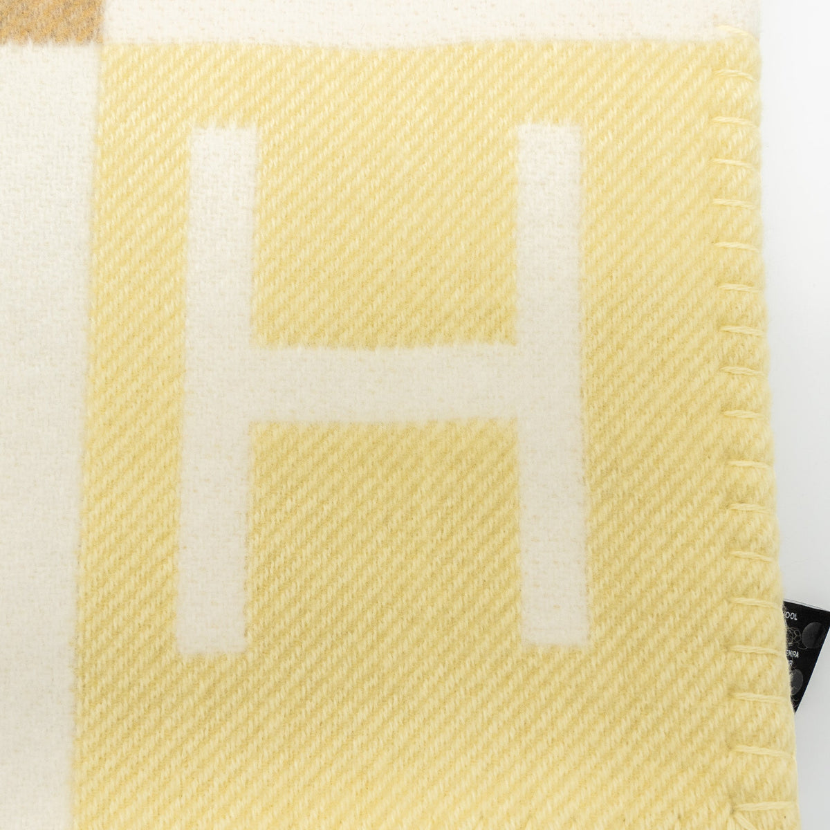 hermes-avalon-vibration-throw-blanket-tisane