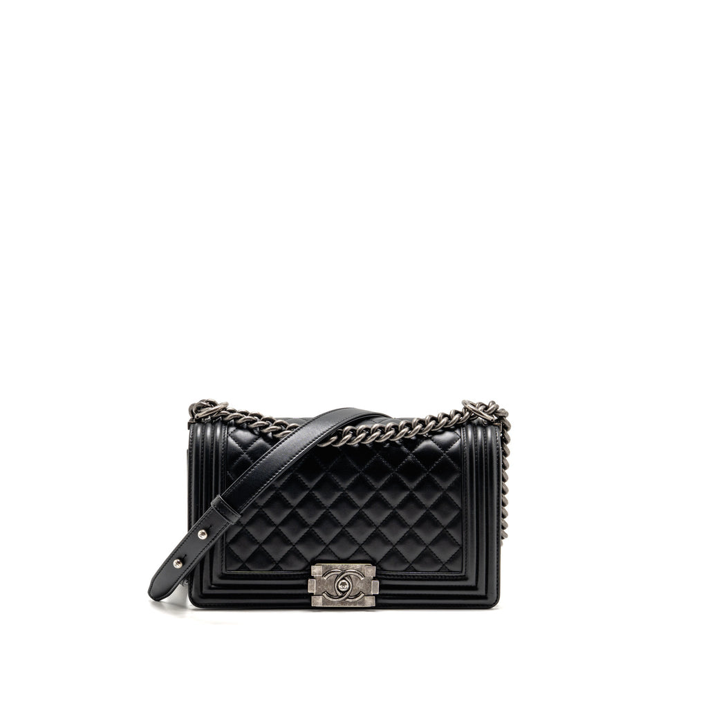 chanel-medium-boy-bag-lambskin-black-ruthenium-shw-3