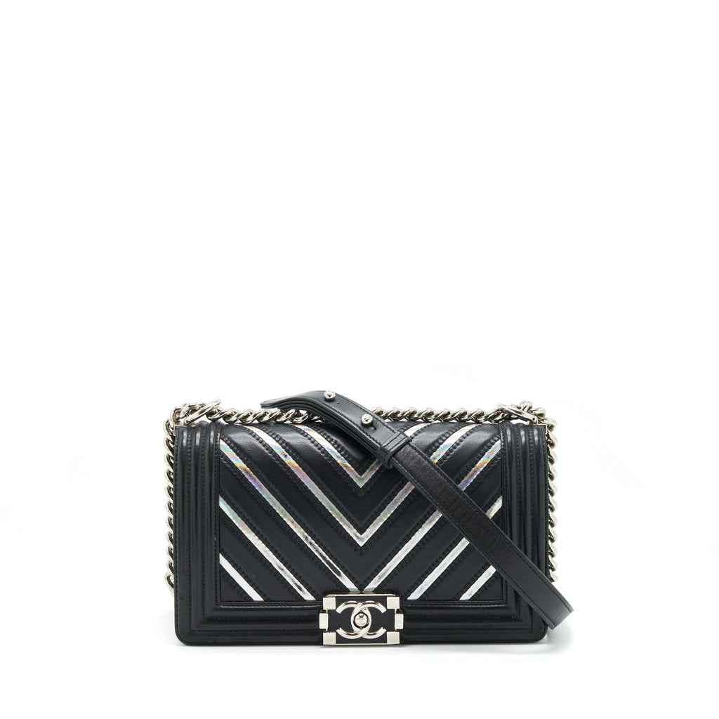 chanel-medium-boy-chevron-lambskin-black-silver-shw
