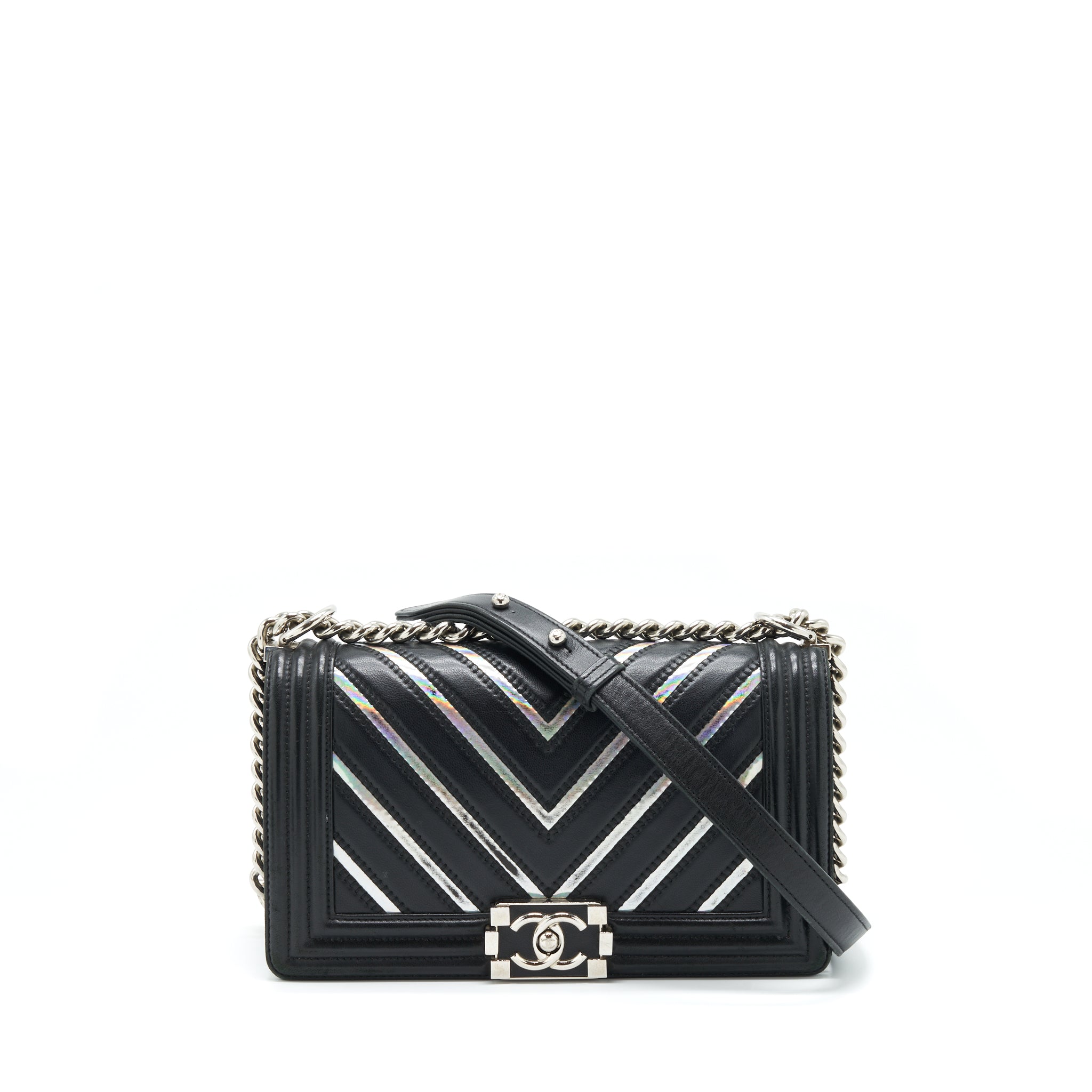 chanel-medium-boy-chevron-lambskin-black-silver-shw