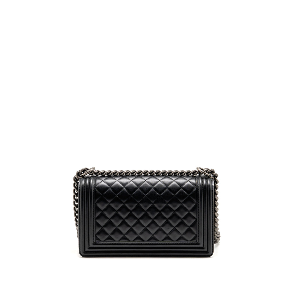 chanel-medium-boy-bag-lambskin-black-ruthenium-shw-3