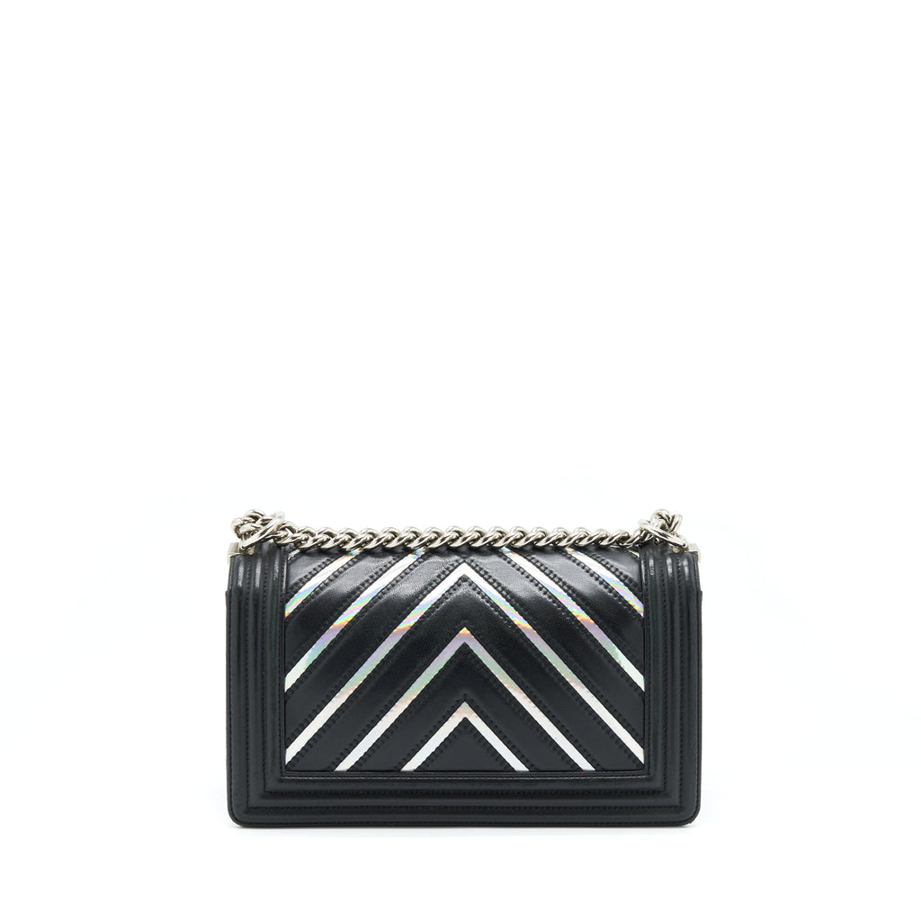 chanel-medium-boy-chevron-lambskin-black-silver-shw