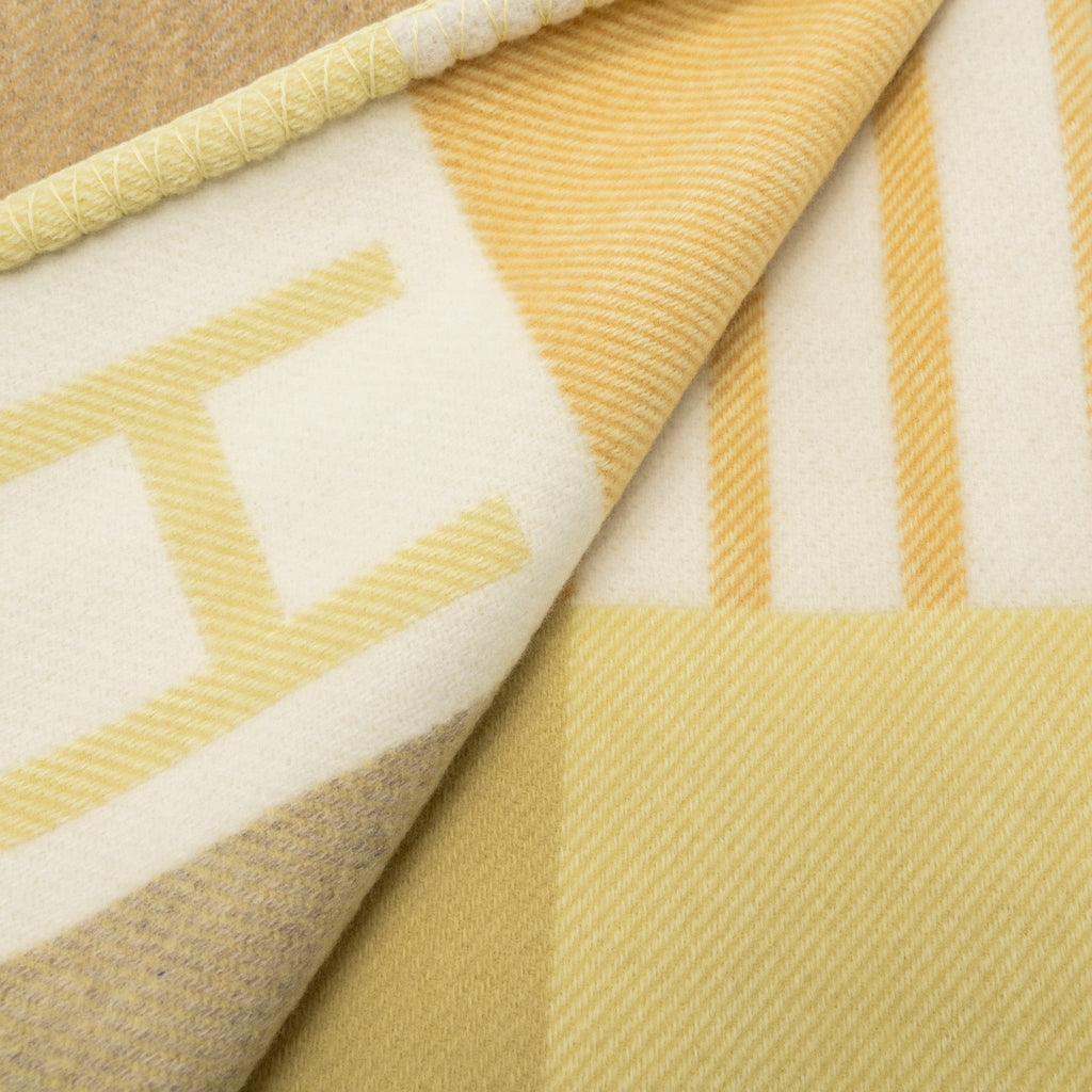 hermes-avalon-vibration-throw-blanket-tisane